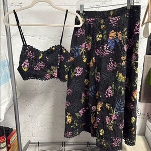Lulu's Black Floral Lace Top and Maxi Skirt - Size Medium
Outfit